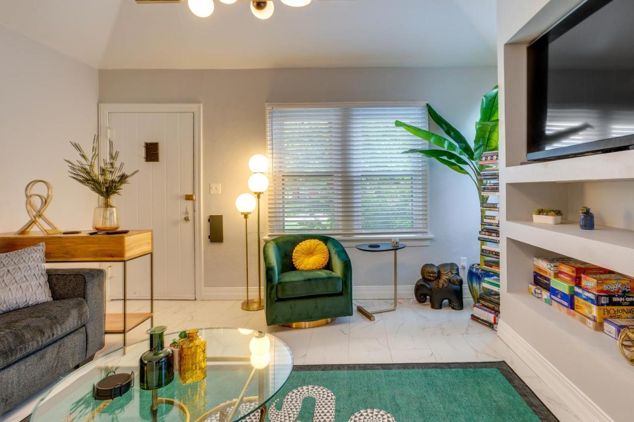 Modern With Private Backyard! Holiday home Oklahoma City