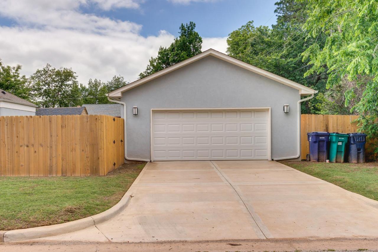 Holiday home Modern With Private Backyard! *