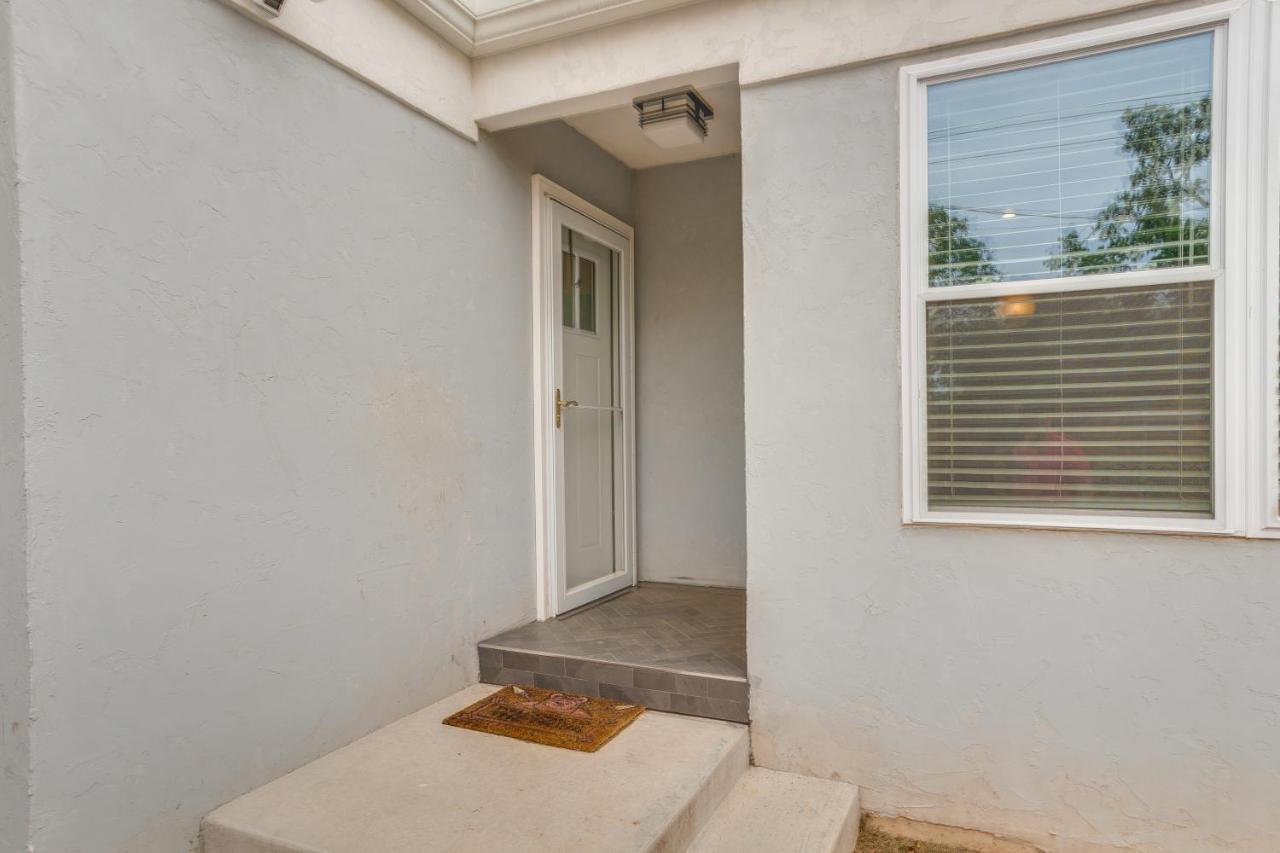 Holiday home Modern With Private Backyard! Oklahoma City